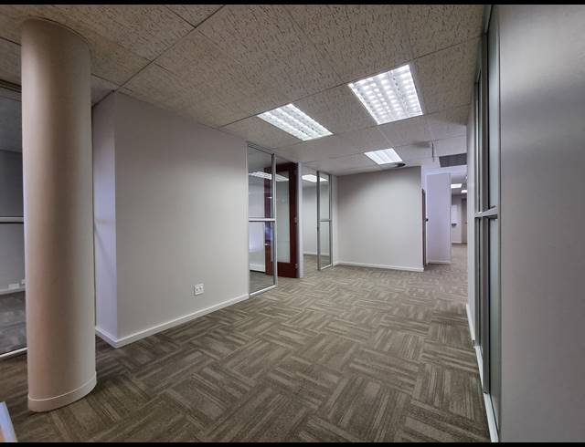 254M² OFFICE TO LET IN PLATTEKLOOF 2